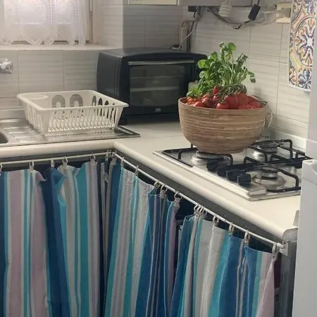 Cozy Beach House With Nice Garden, Basic Feel *