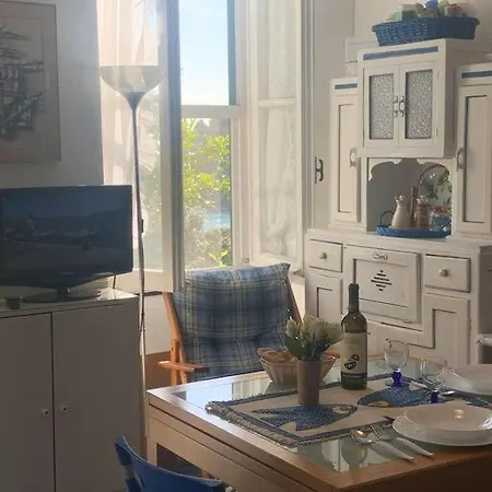 Cozy Beach House With Nice Garden, Basic Feel דירה בונאסולה